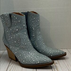 Very G denim and rhinestone western bootie. 3” heel. Gently worn. GUC. Size 8